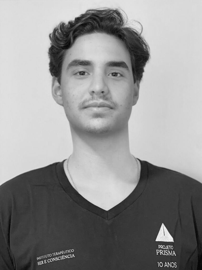 alt="Matheus Cordeiro, terapeuta Kynesis"